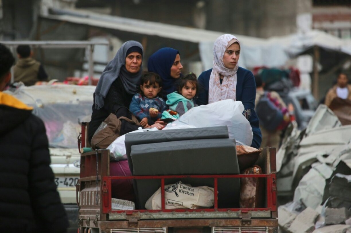 Palestinians in Gaza faced continued air strikes and evacuation orders as Hamas officials headed to Egypt for truce talks