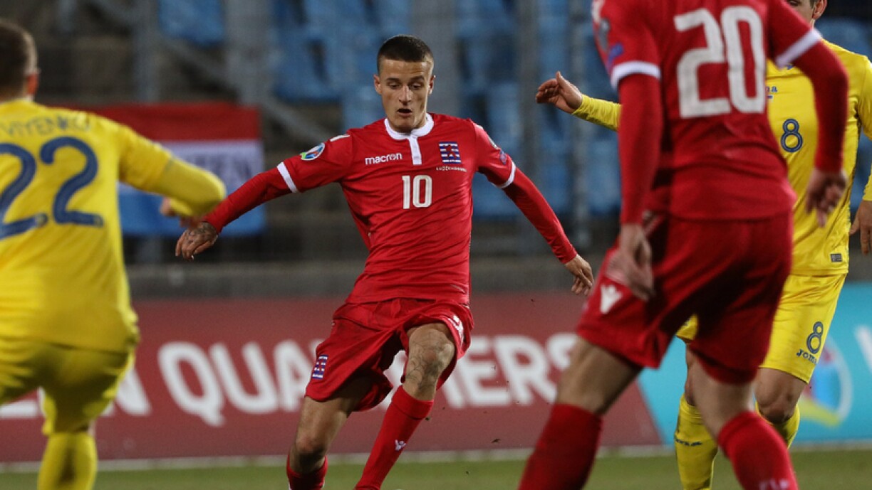 Vincent Thill avec le Luxembourg contre l'Ukraine.