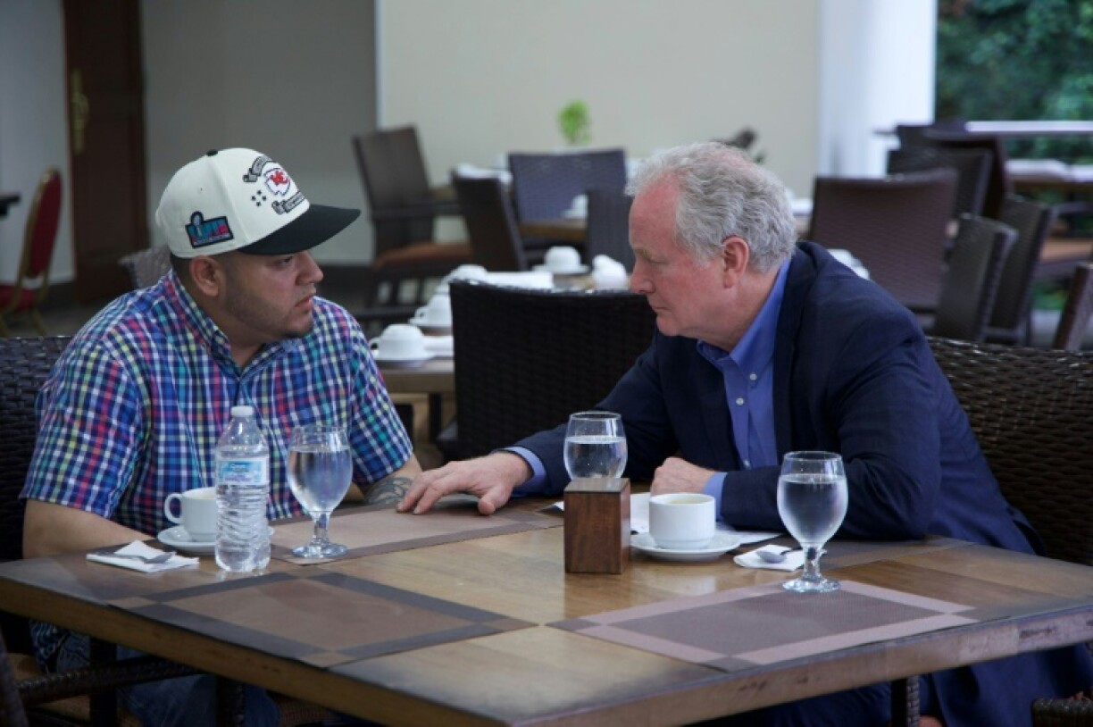 US Senator Chris Van Hollen (R) met with Salvadoran migrant Kilmar Abrego Garcia, a US resident, in April 2025 in San Salvador in a bid to have him returned to the United States