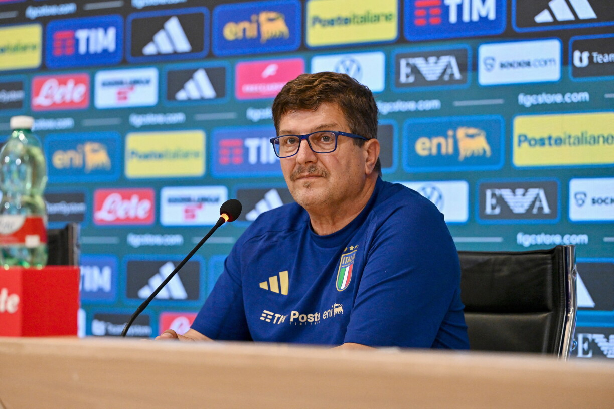 The Italian interim trainer Silvio Baldini prepares his team for the game against Luxembourg.