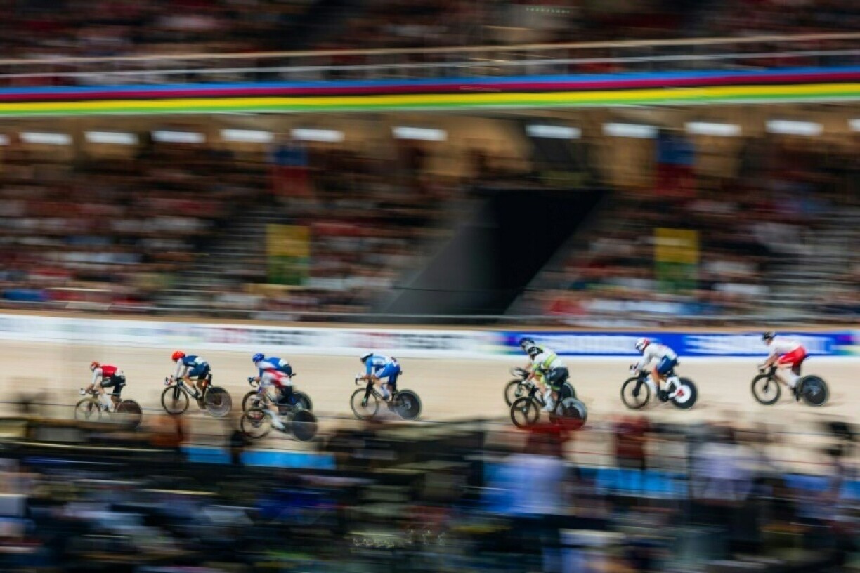 Cycling authorities want a ban on the controversial carbon monoxide breathing method used by some top riders