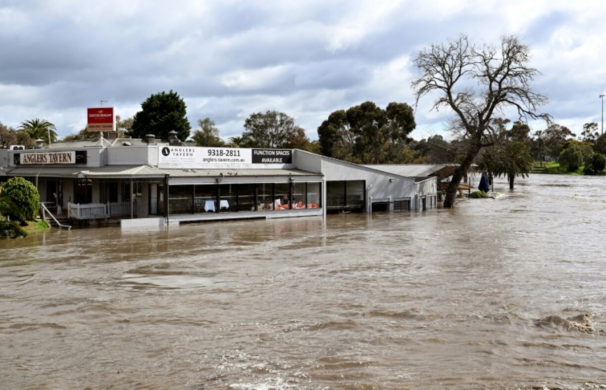 Un pub submergé par les flots lors d'une inondation dans la ville de Maribyrnong, située en banleiu de Melbourne, le 14 octobre 2022