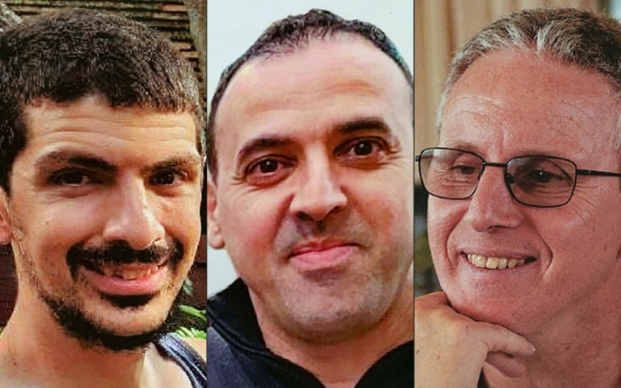 Ce montage combine les portraits des trois otages israéliens (G à D) Or Levy, Eli Sharabi and Ohad Ben Ami, enlevés à Gaza le 7-Octobre et qui doivent être libérés le 8 février 2025 en échange de détenus palestiniens en Israël