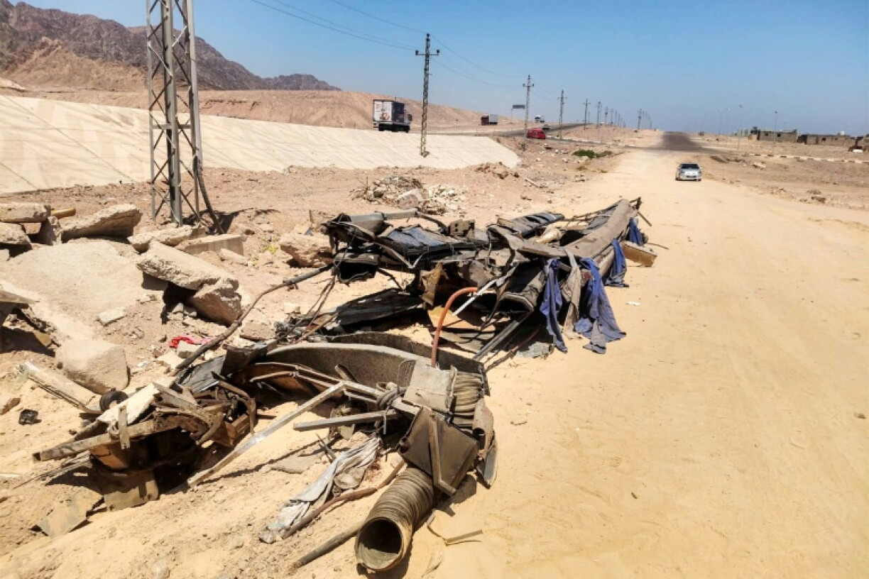 Beim Zusammenstoß eines Touristenbusses mit einem Lastwagen sind in Ägypten mindestens 13 Menschen getötet worden. Zudem seien 34 Menschen verletzt worden, berichtete die staatliche Zeitung "Al-Ahram".
