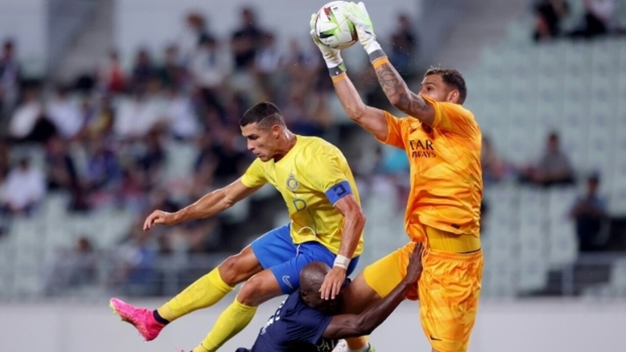 De Cristiano Ronaldo (Al-Nassr) an den Gianluigi Donnarumma (PSG) bei engem Frëndschaftsmatch.