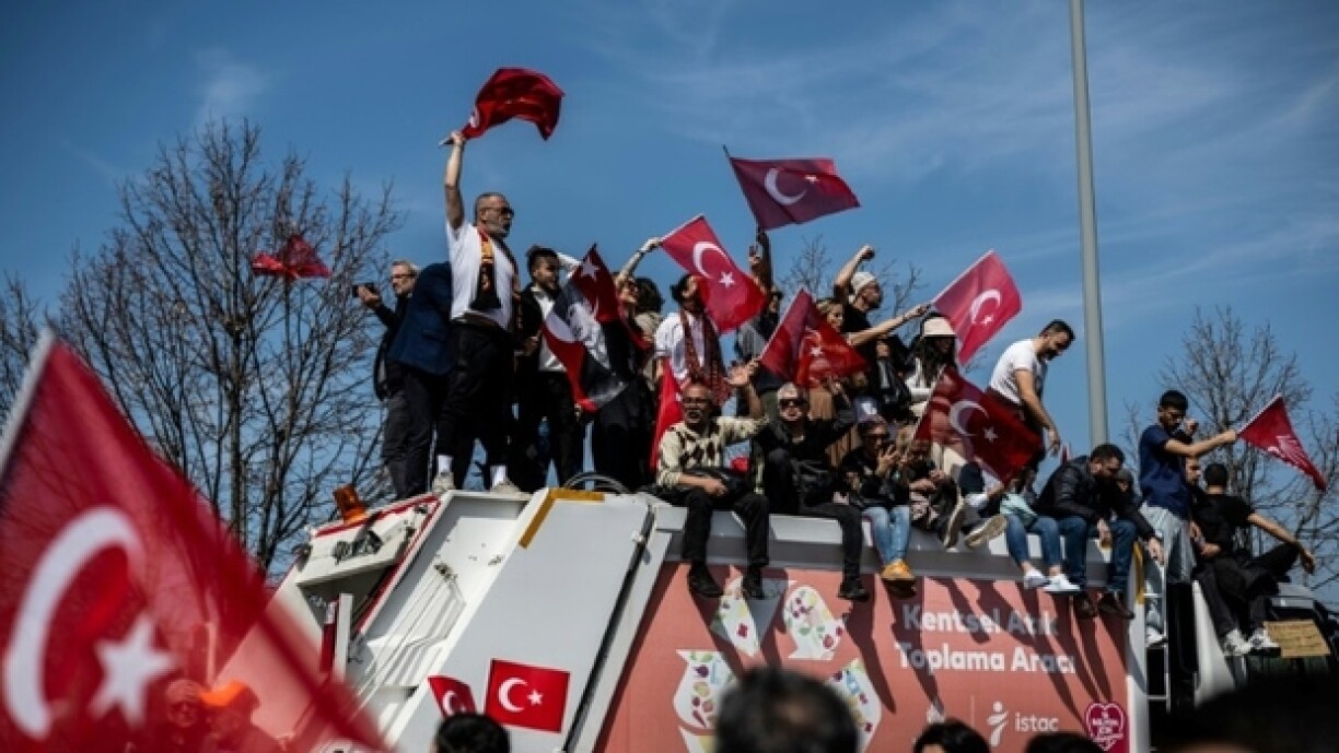 Rassemblement à Istanbul à l'appel du principal parti d'opposition, le 29 mars 2025 en Turquie