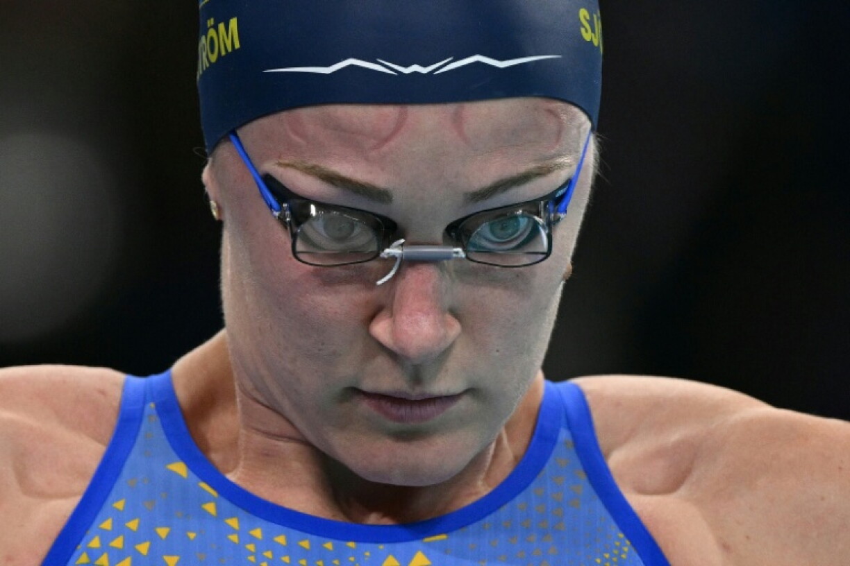 La nageuse suédoise Sarah Sjoestroem au départ du 50 m nage libre des JO de Paris-2024 le 4 août 2024 à La Défense Arena à Nanterre