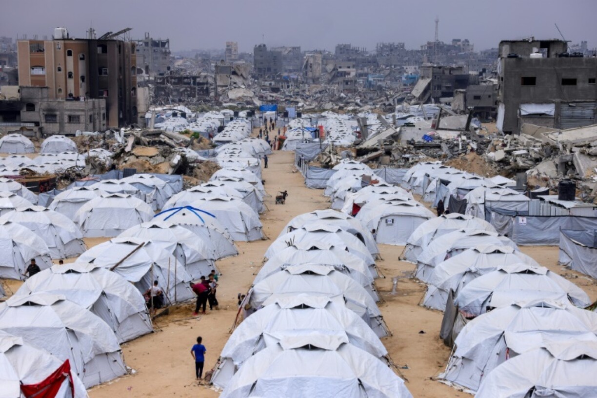 Pointing to the Geneva Conventions governing treatment of people in war, he emphasized the obligation of the 'occupying power' to ensure the provision of food and medical supplies