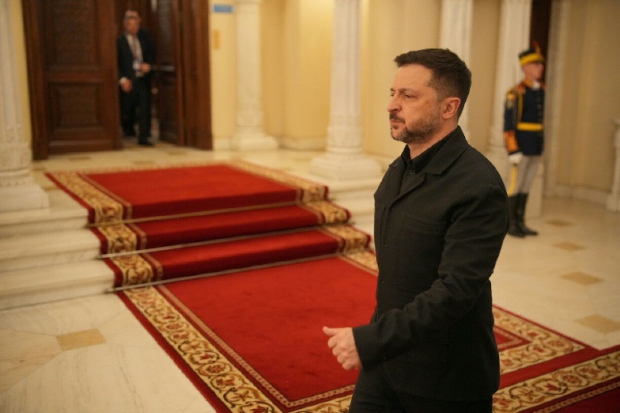 Le président ukrainien Volodymyr Zelensky arrive au sommet des Neuf de Bucarest (B9) et des pays nordiques au palais Cotroceni à Bucarest, en Roumanie, le 13 mai 2026