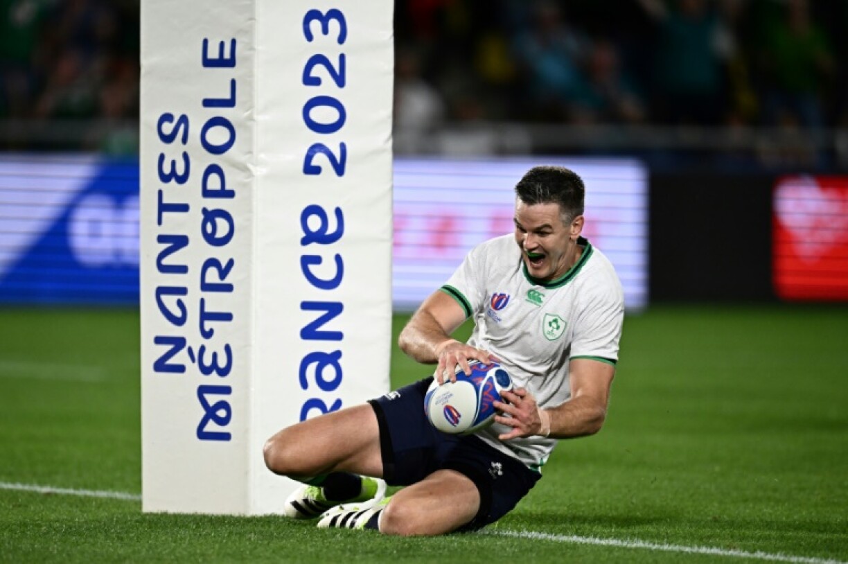 L'ouvreur irlandais Johnny Sexton inscrivant le 16 septembre 2023 à Nantes lors de la victoire du XV du trèfle face aux Tonga