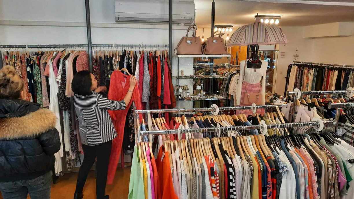 Chez Lena Second Hand Shop à Luxembourg-Kirchberg, Thi Thu Ha Nguyen, la gérante, estime que ses clients