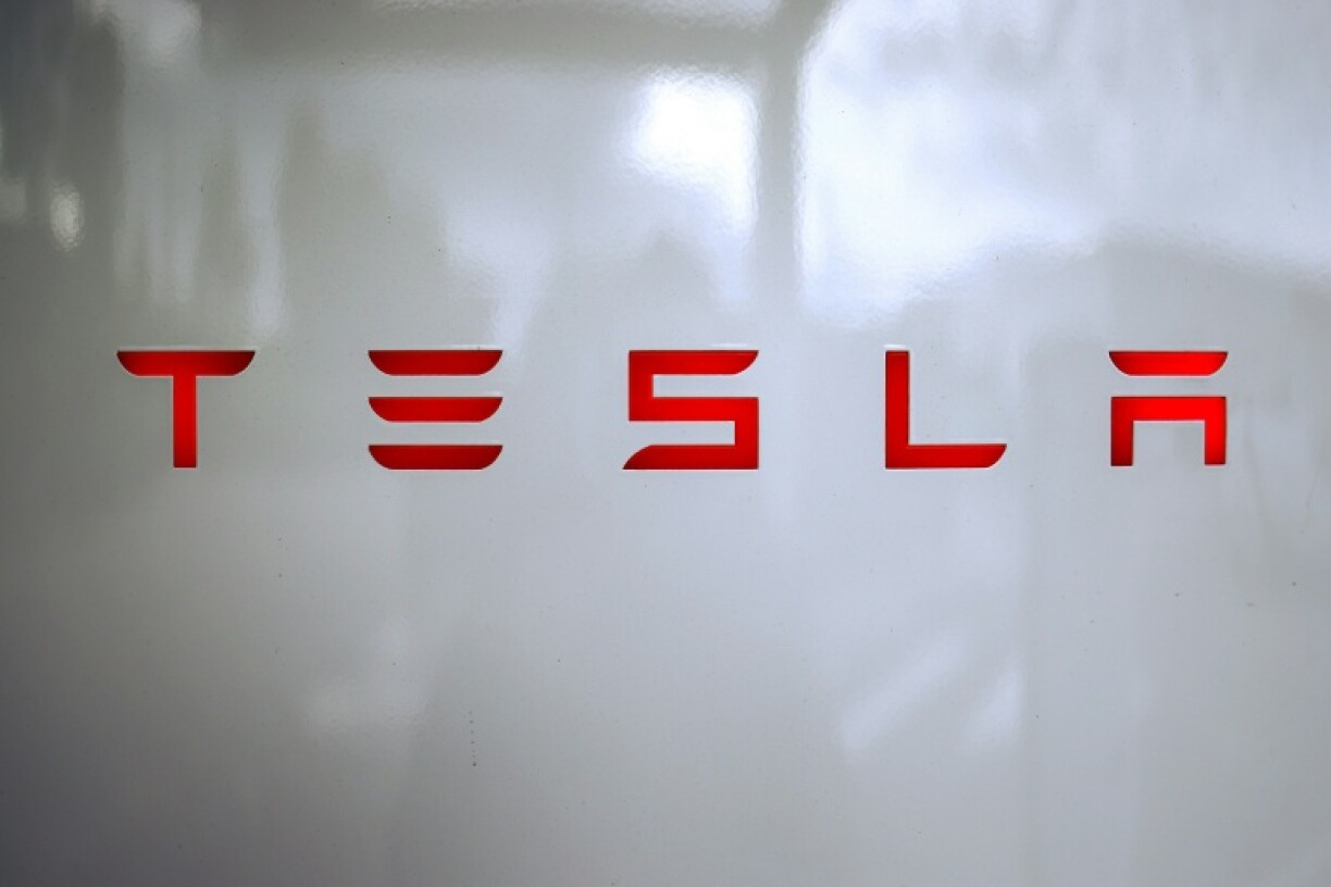 Tesla will give shareholders the option to invest in artificial intelligence startup xAI