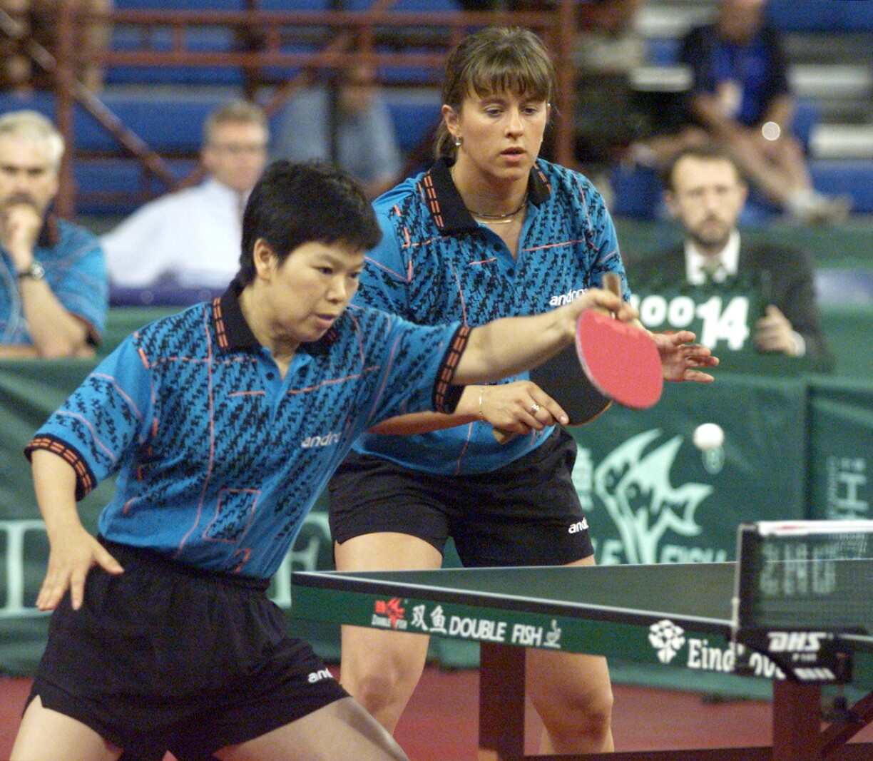 D'Ni Xia Lian zesumme mam Peggy Regenwetter an der Véierelsfinall vun der WM 1999.