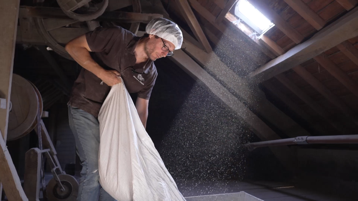 Avec beaucoup de farines industrielles, "on facilite le travail du boulanger, mais pas celui de notre intestin" affirme Amaury.