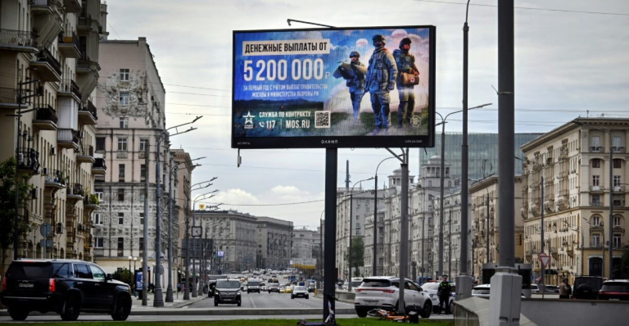 A Moscow recruitment ad for the Russian army offering a starting salary of 5.200.000 rubles ($61,360)
