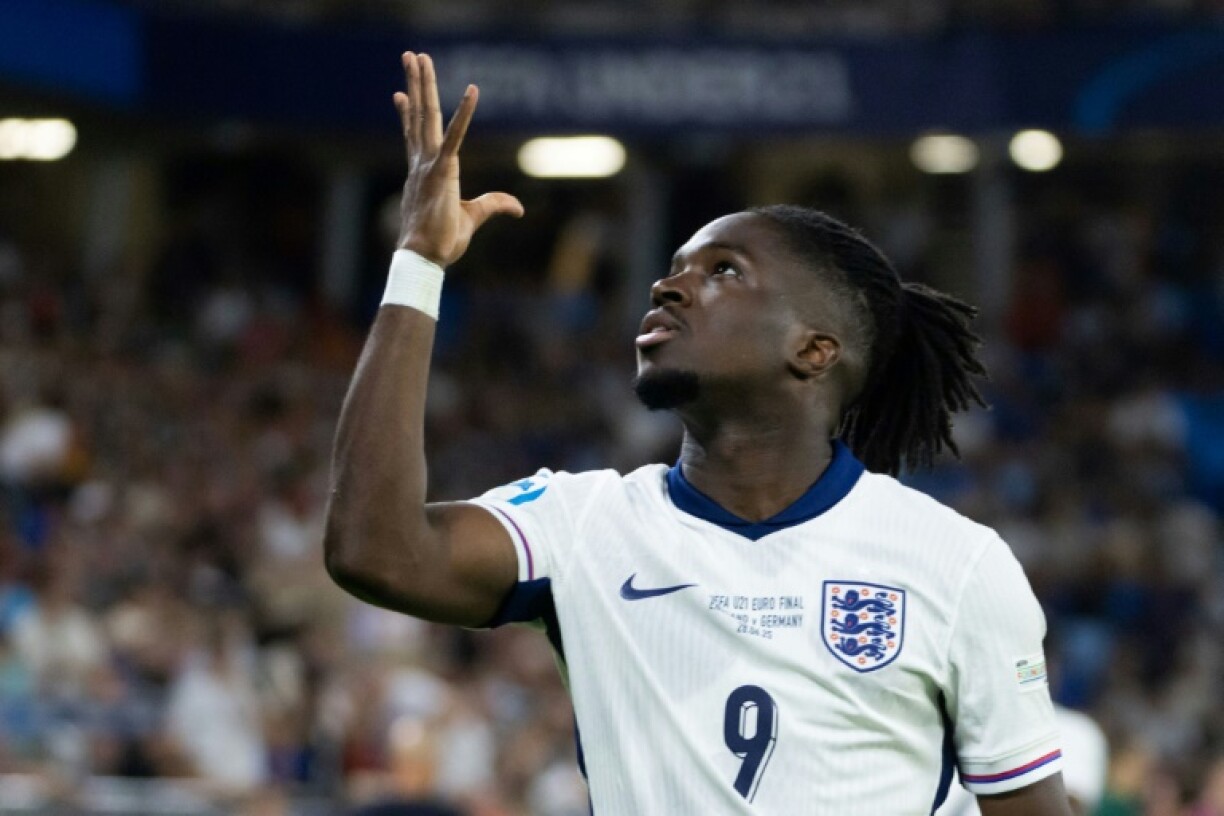 Jonathan Rowe scored the winner as England won a second straight Under-21 Euro title