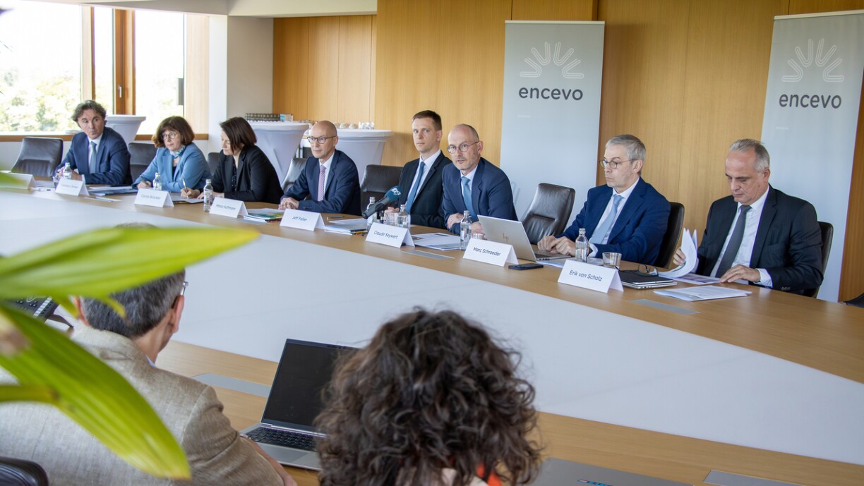 From left to right: Jean-Luc Santinelli (CEO Teseos Luxembourg S.A. – Member of the Executive Committee), Laurence Zenner (CEO Creos Luxembourg S.A. – Member of the Executive Committee), Carole Brückler (Chairwoman of the Board of Directors Creos Luxembourg S.A.), Marco Hoffmann (Chairman of the Board of Directors Enovos Luxembourg S.A.), Jeff Feller (Chairman of the Board of Directors Encevo S.A.), Claude Seywert (CEO Encevo S.A., Chairman of the Executive Committee), Marc Schroeder (CFO Encevo S.A. – Member of the Executive Committee), Erik von Scholz (CEO Enovos Luxembourg S.A. – Member of the Executive Committee)