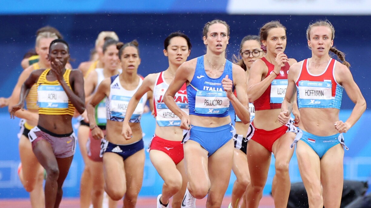 Vera Hoffmann leading the pack.