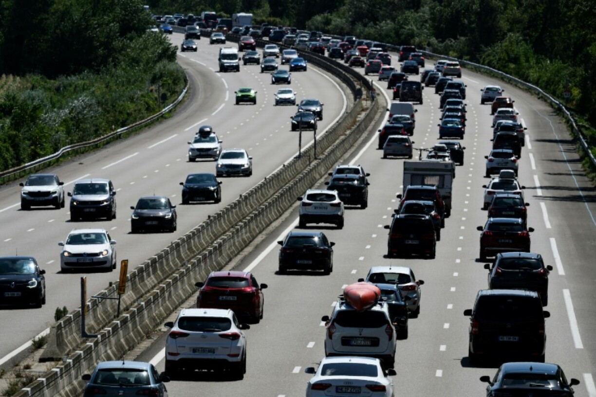 Hausse des prix des carburants, réorganisation des vols, inflation : les vacances d'été s'annoncent sous le signe de la sobriété et de la proximité, selon une étude de l'Alliance France Tourisme
