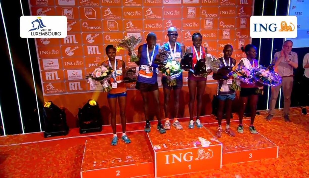 Men's and women's top-3 posing together