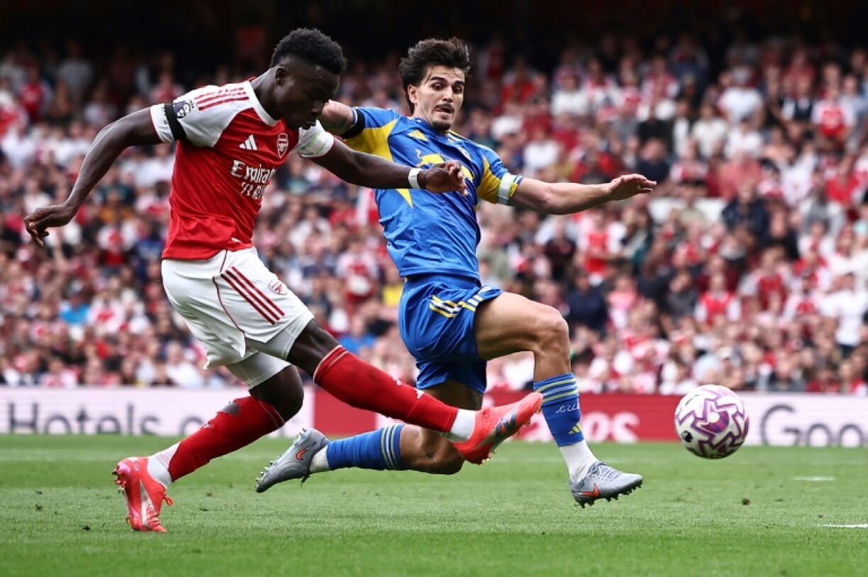 Arsenal's Bukayo Saka (L) will be sidelined for a 'couple of weeks'.