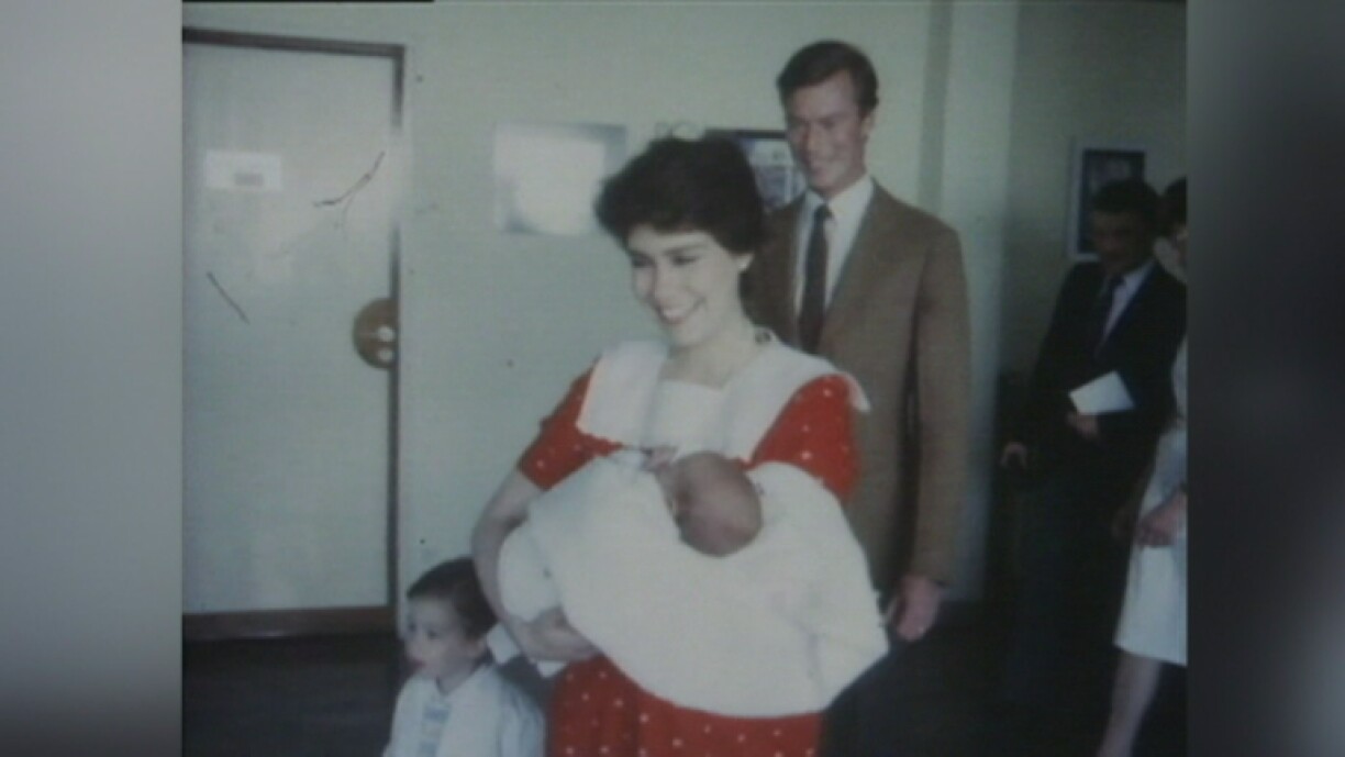 Grand Duchess Maria Teresa leaving the hospital with her newborn son Prince Félix, accompanied by her proud husband Grand Duke Henri and her son Prince Guillaume.