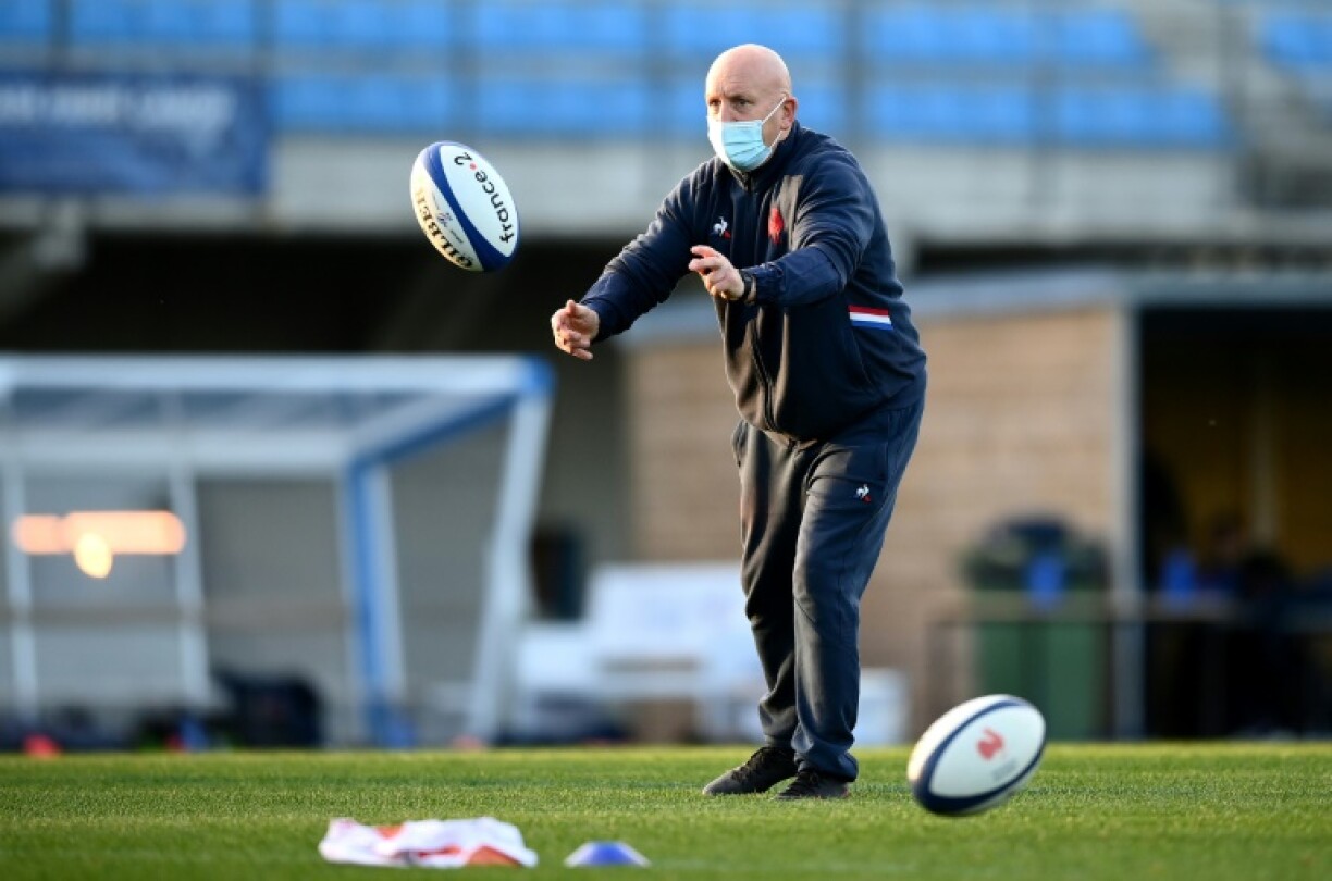 L'entraîneur de la défense Shaun Edwards lors d'un entraînement du XV de France à Marcoussis, le 21 octobre 2020
