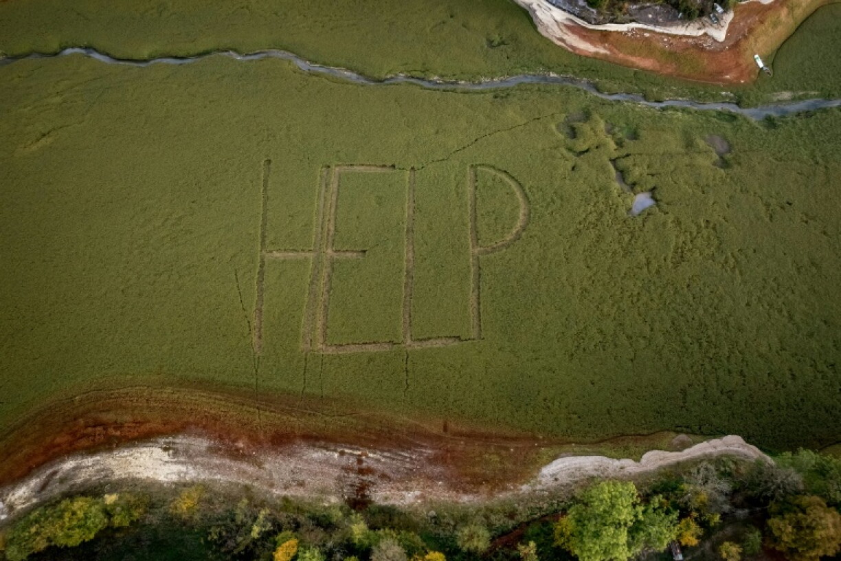 The word 'HELP' has appeared on the dry lake bed