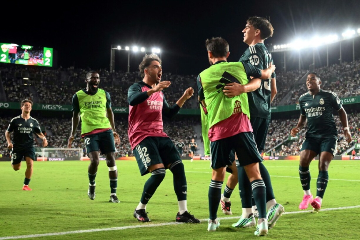 Carlos Espi (2e à partir de la droite) vient de marquer le but de la victoire du Real Madrid à Elche en Liga le 15 septembre 2026