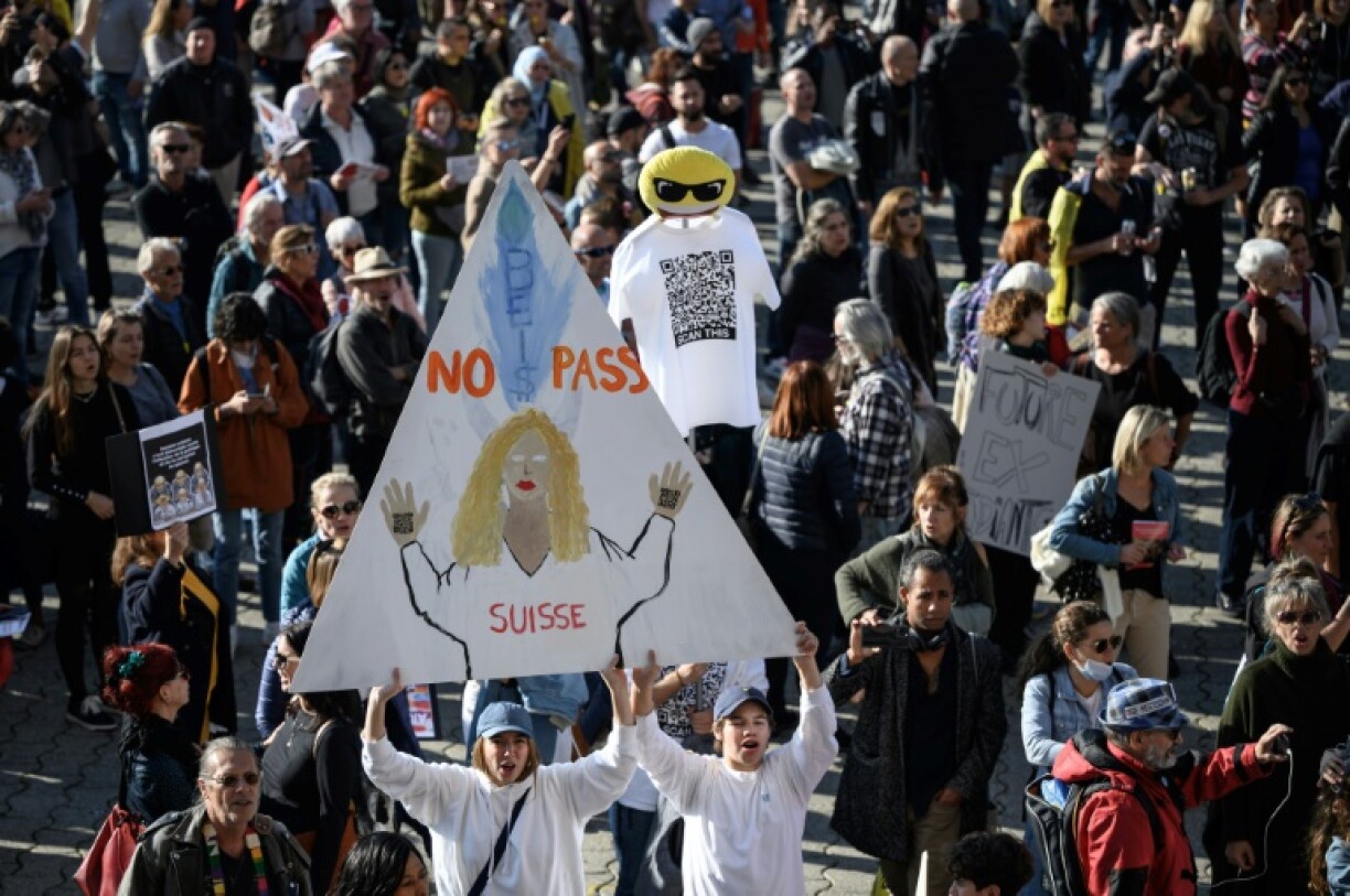 Manifestation contre les mesures anti-Covid à Lausanne (Suisse) le 16 octobre 2021