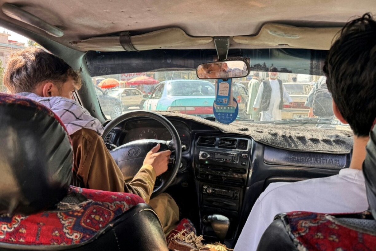 Taxi drivers in Afghanistan are turning on the tunes in their cars, defying a ban imposed by the Taliban government despite the fear of getting caught by morality police