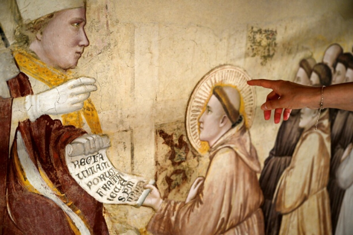 Une fresque du XIVe siècle de Giotto lors d'une visite de presse marquant la fin des travaux de restauration dans la basilique Santa Croce à Florence, le 12 juin 2026 en Italie