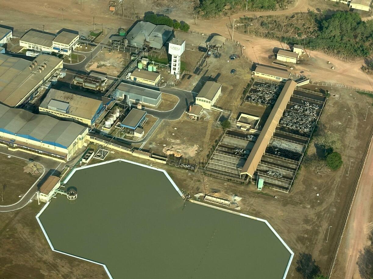 Schluechthaus vun JBS am Amazonas, Brasilien.