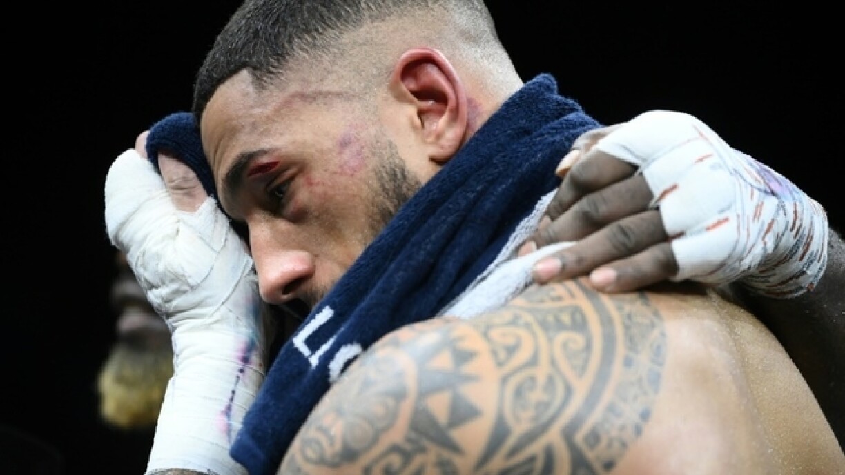 Le boxeur français Tony Yoka après sa défaite contre le Franco-Camerounais Carlos Takam en catégorie poids lourds, le 11 mars 2023 au Zénith de Paris