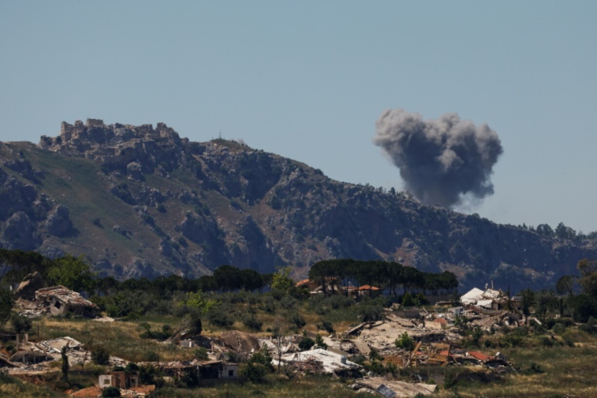 Bombardement israélien près de la forteresse de Beaufort, dans le sud du Liban, le 4 juin 2026