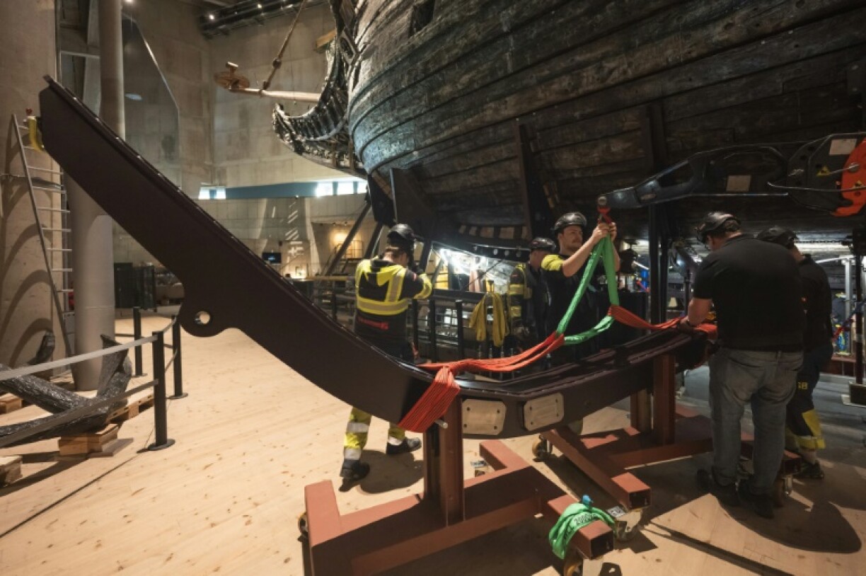 Workers installing the steel support structure for the 400-year-old wreck