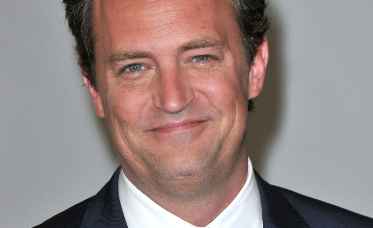 L'acteur Matthew Perry, retrouvé mort à son domicile à Los Angeles, pose le 1 août 2010 à Bervely Hills