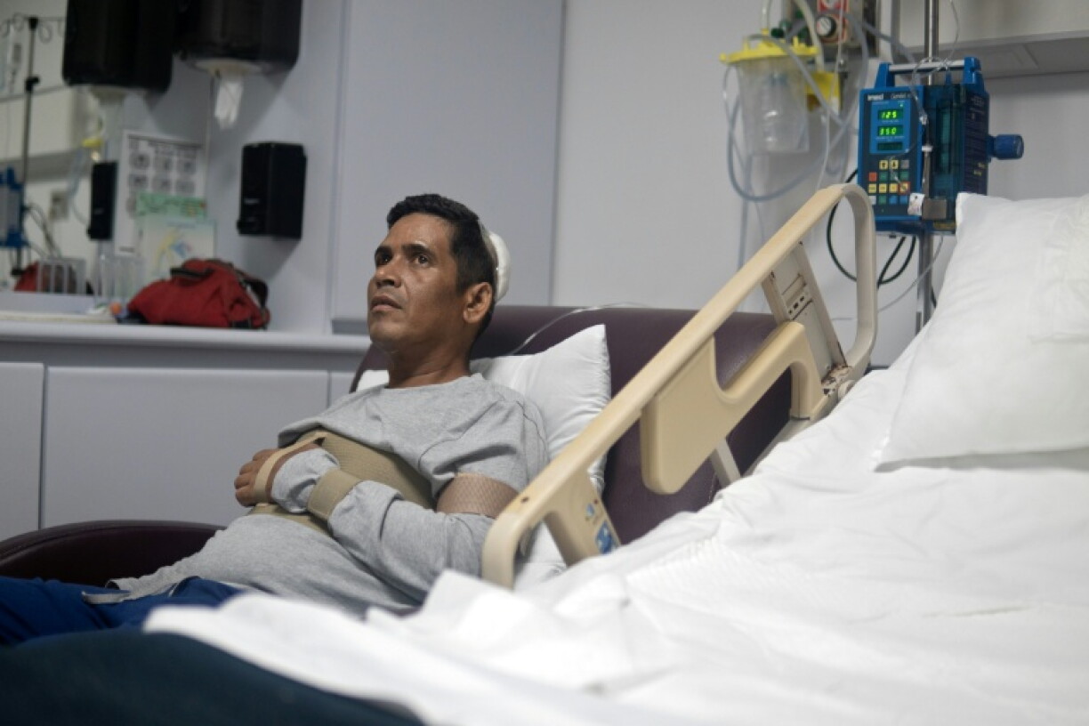 Hernan Gil, qui a survécu près de huit jours sous les décombres d'un immeuble à Catia La Mar après deux séismes survenus le 24 juin dans l'Etat de La Guaira, est hospitalisé à Caracas, le 5 juillet 2026 au Venezuela
