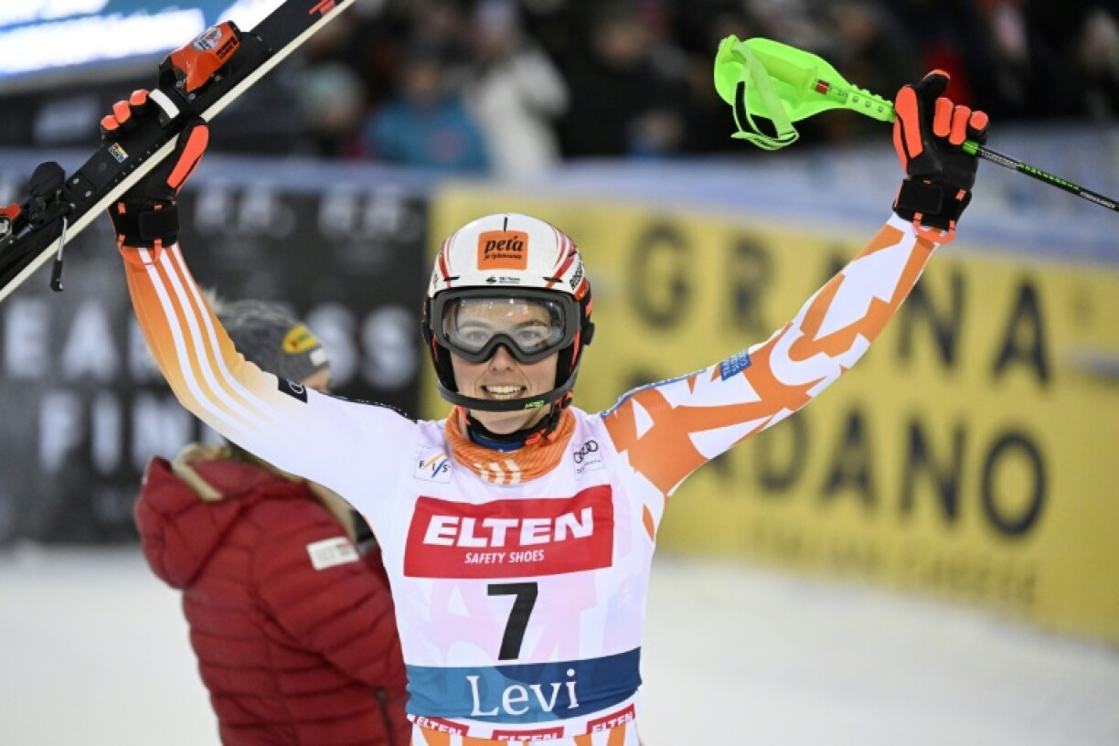 La Slovaque Petra Vlhova reacts après sa victoire lors du slalom de Levi, en Finlande, le 11 novembre 2023