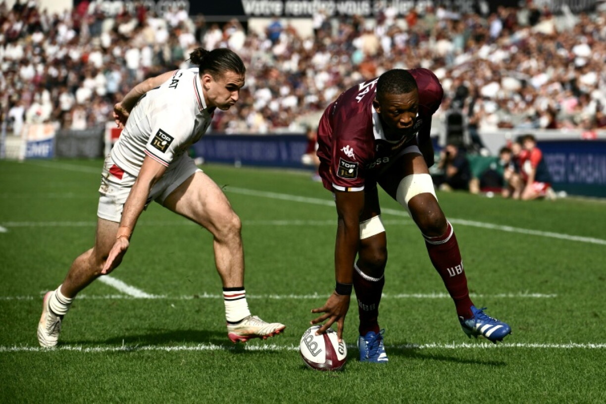 Cameron Woki scoring dor Bordeaux-Begles against Lyon