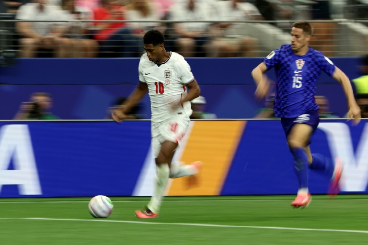 Le milieu de terrain anglais Jude Bellingham (à gauche) contre la Croatie lors de la Coupe du Monde 2026, le 17 juin 2026 à Arlington au Texas