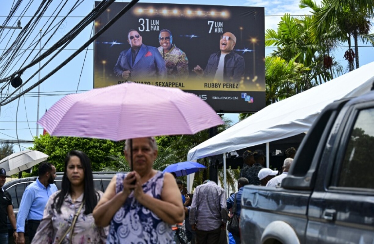 Merengue singer Rubby Perez is among more than 200 victims of a nightclub roof collapse. He was on stage when it happened