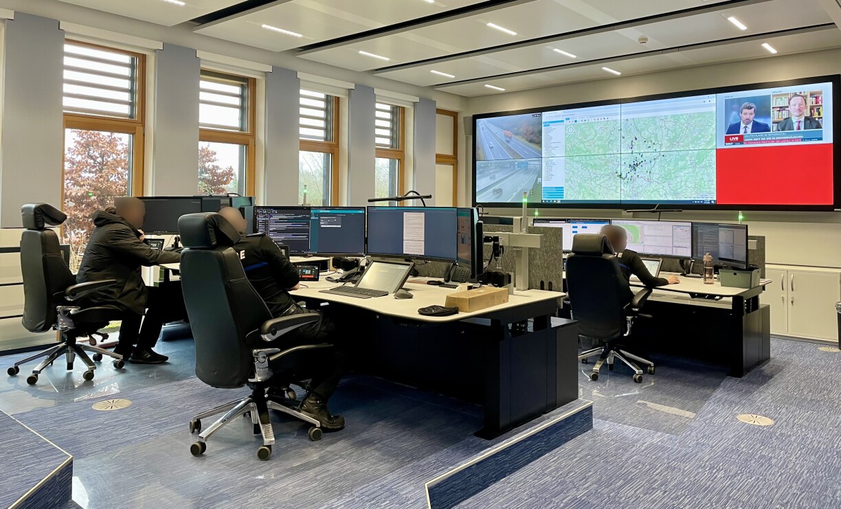 Ronn 380 Mol den Dag schellt beim 113 den Telefon.