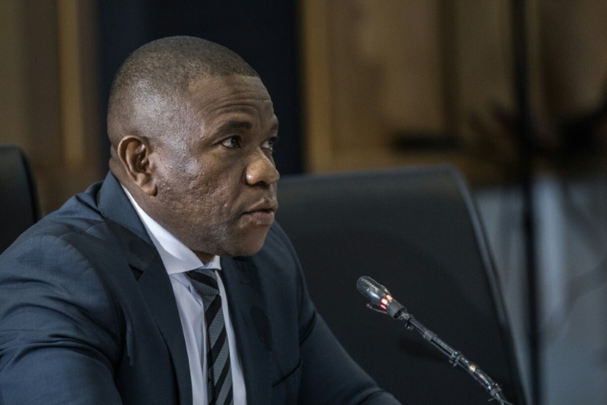 South African Provincial Police Commissioner Nhlanhla Mkhwanazi accused the national police minister of corruption