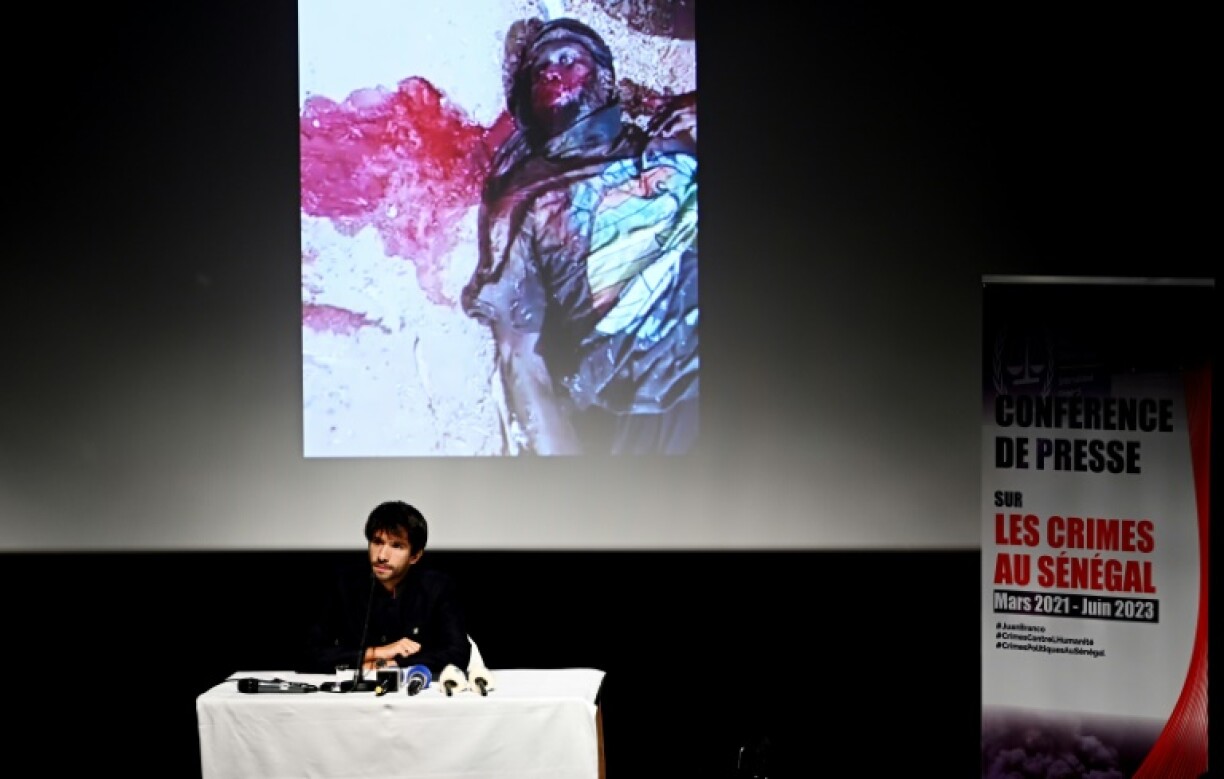 L'avocat franco-espagnol Juan Branco annonce, lors d'une conférence de presse le 22 juin 2023 à Paris, une plainte pour