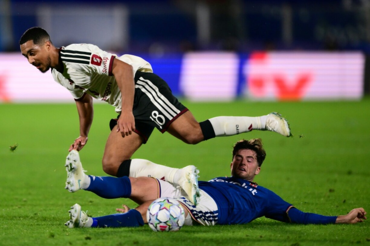 Manchester United midfielder Youri Tielemans (L)