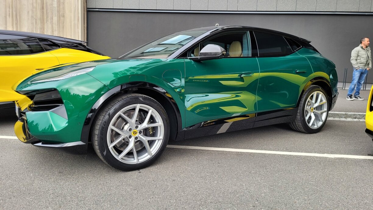 Vill Elementer vum Hyper-SUV Lotus Eletre fënnt een och um GT-Brudder Emeya erëm