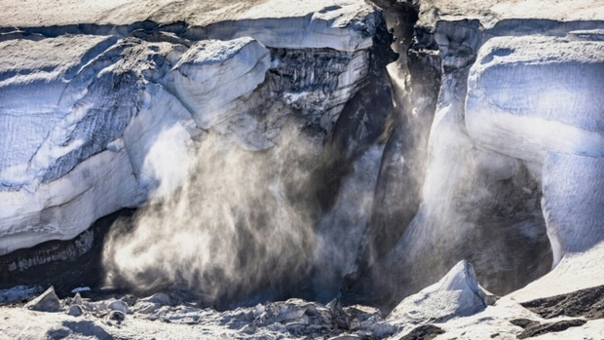 Fonte d'un glacier dans la mer à Baffin Bay, au Groenland, le 17 juillet 2022.