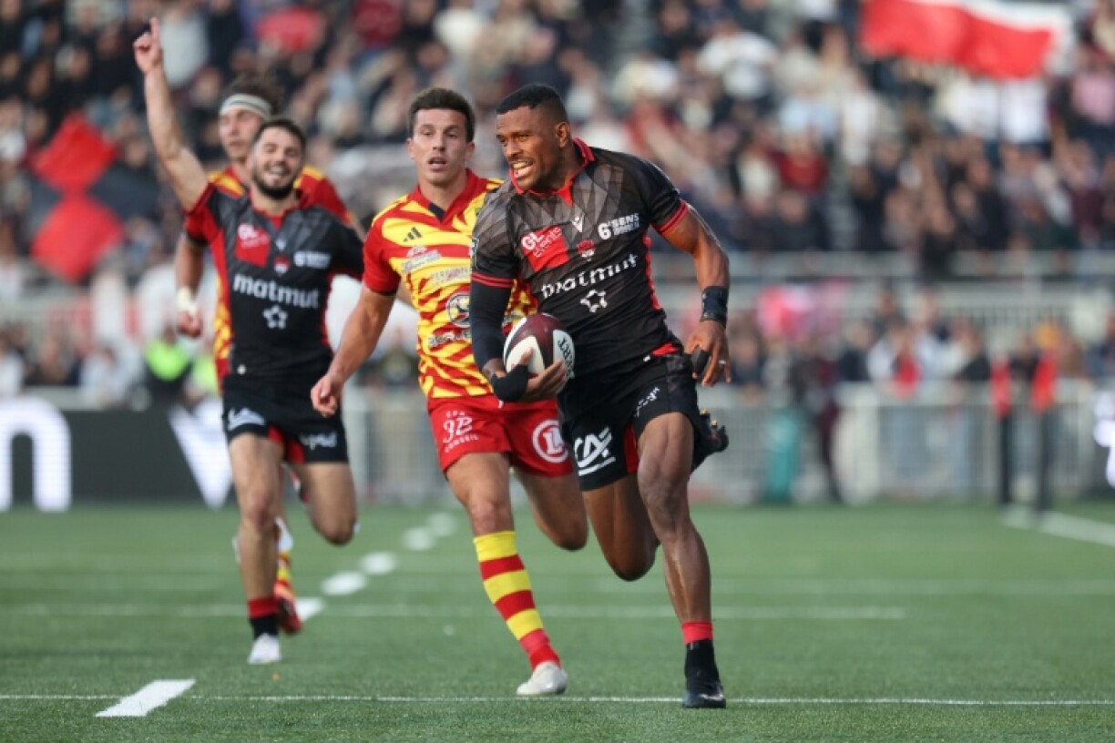 Jiuta Wainiqolo (R) has scored three tries in three outings this campaign