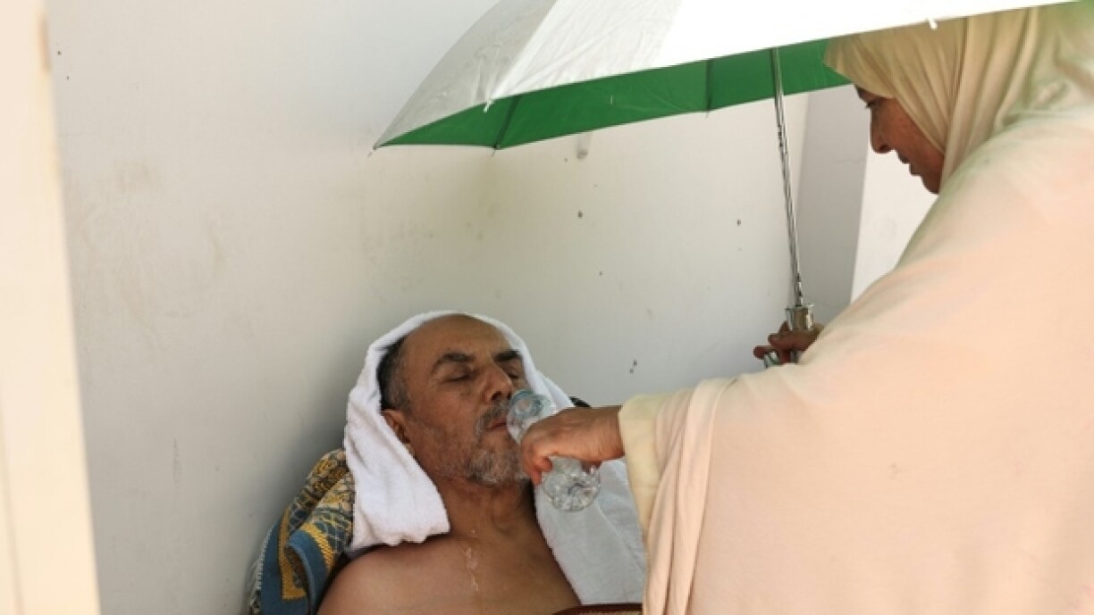 Un pèlerin victime d'un coup de chaleur à Mina, en Arabie saoudite, le 16 juin 2024
